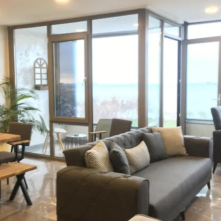 King With Sea View *