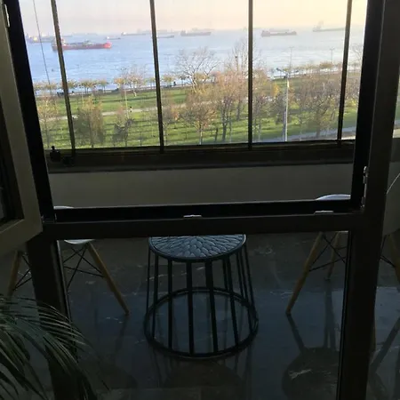 King With Sea View Daire